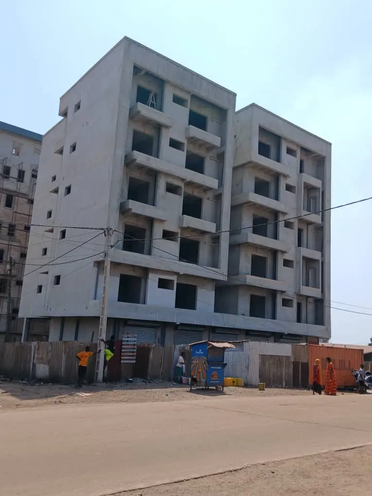 Immeuble mixte commercial & résidentiel R+5